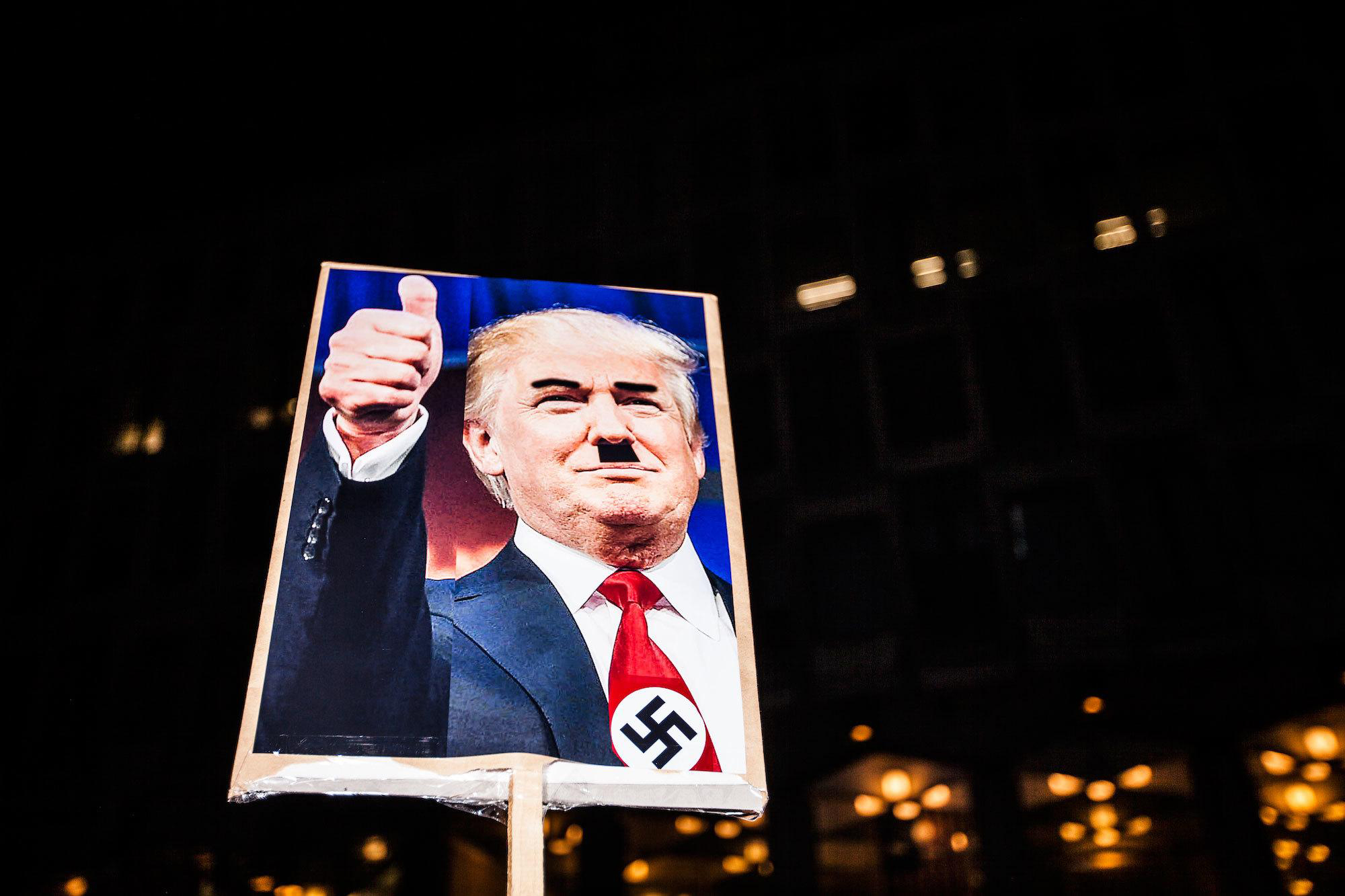 Caricatura de Donald Trump