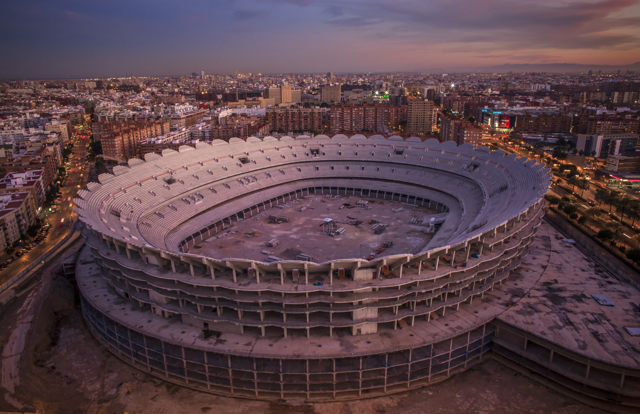 Imatge del Nou Mestalla, encara sense perspectives per ser acabat de construir.
