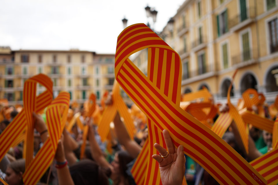 La llengua trenca el silenci