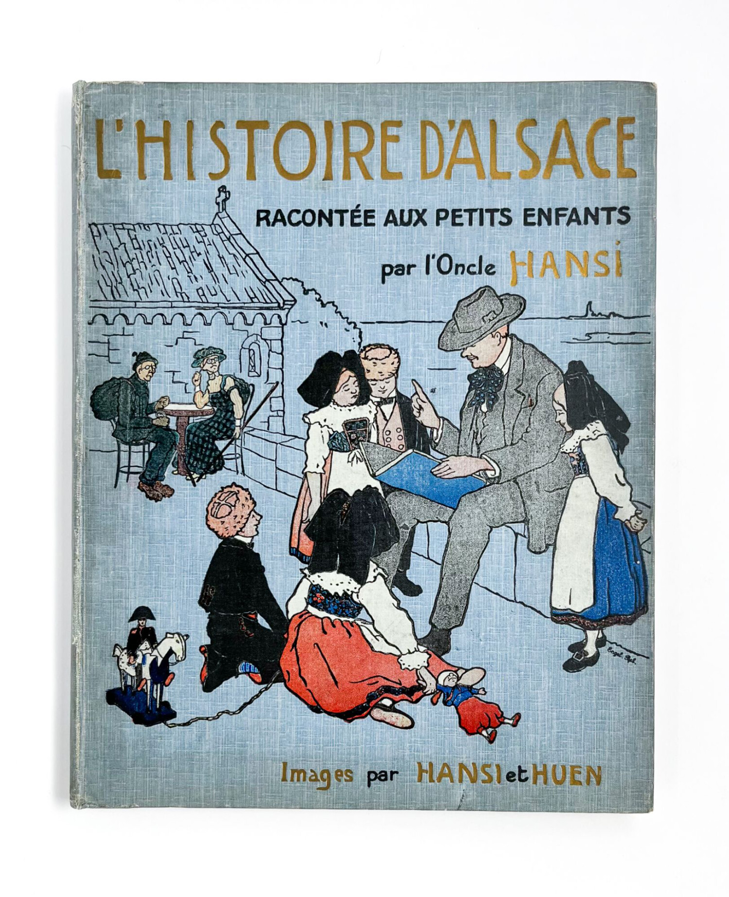 Dalt, coberta de la Història d’Alsàcia explicada als nens que Hansi publicà el 1912 a França amb un èxit enorme de vendes.