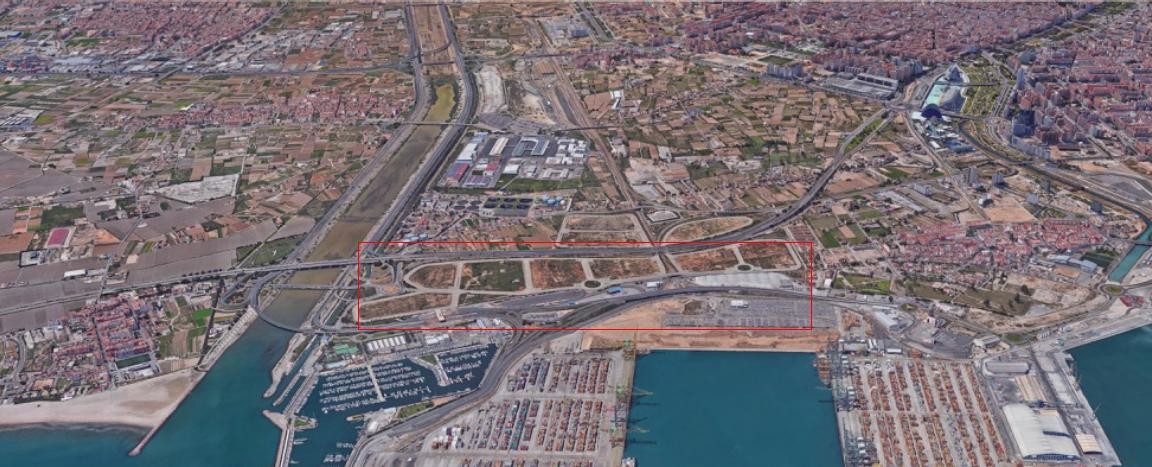 Vista de València des del mar mediterrani. La ZAL, en el requadre roig. 