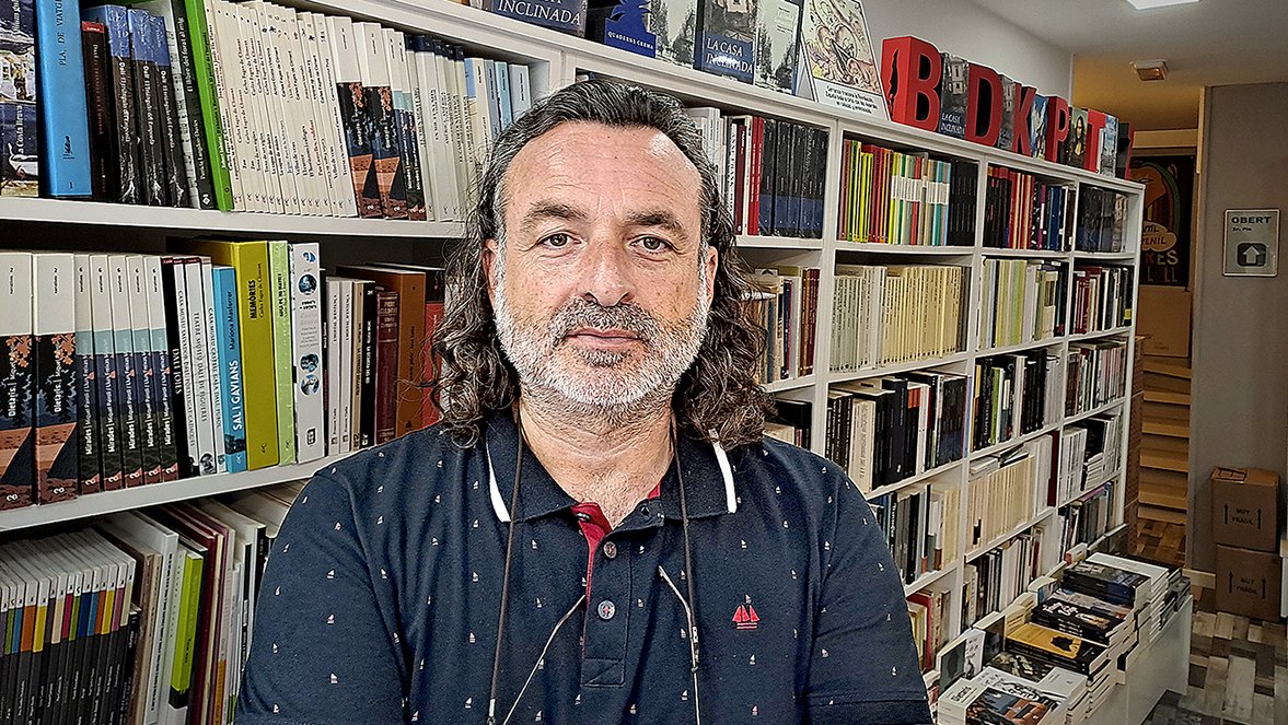 Алекс Волней совмещает четыре профессии в сфере книгоиздания