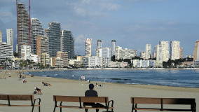Benidorm. Compacta i vertical