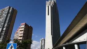 Benidorm. Compacta i vertical
