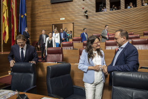 Ximo Puig, Mónica Oltra i Rubén Martínez Dalmau, a la fila reservada als membres del Consell.