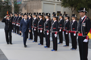 El president de la Generalitat de Catalunya, Pere Aragonès, passa revista a la Guàrdia d'Honor del cos de Mossos d'Esquadra