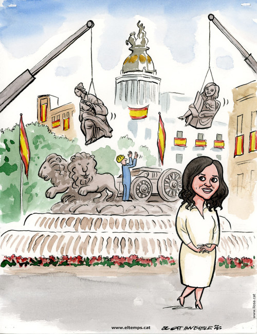 Ayuso s'autocol·loca a la Cibeles