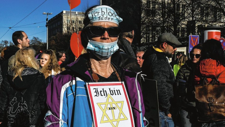 Un manifestant a Alemanya fa burla dels jueus. Der Spiegel