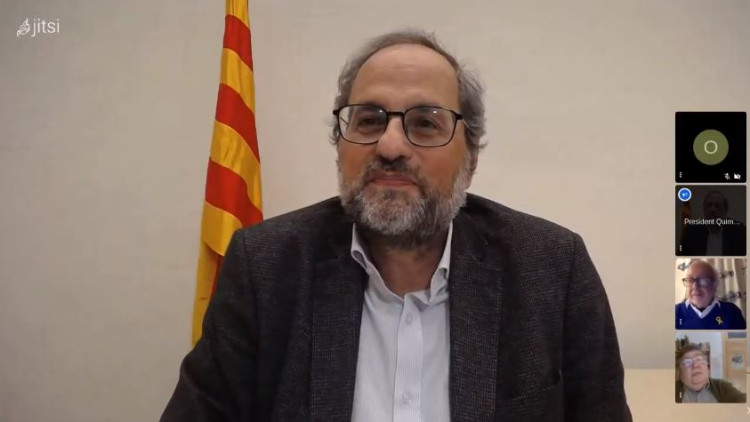 El president Quim Torra, l’historiador David Garrido i l’escriptor Bartomeu Mestre durant la conferència virtual