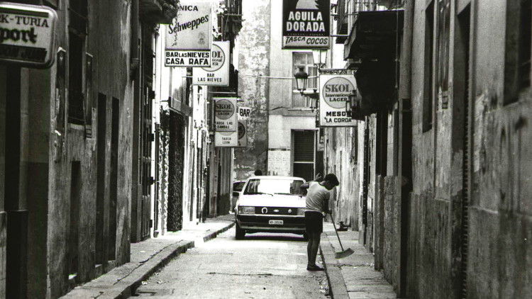 Una imatge dels anys 80 del carrer de la Mare de Déu de les Neus, al barri de la Xerea, un dels escenaris del centre de València que apareixen a 'Noruega'.. Carles Francesc