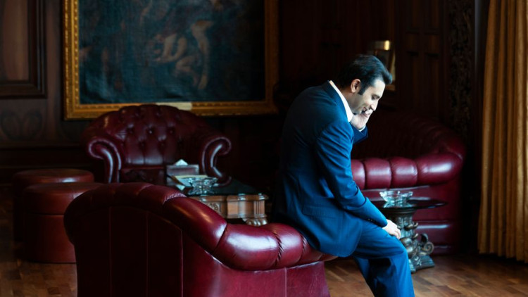 L'empresario Poonawalla a la sala de conferències de la seua empresa: "Si et soc sincer, des d'aquí puc demanar qualsevol cosa". Der Spiegel