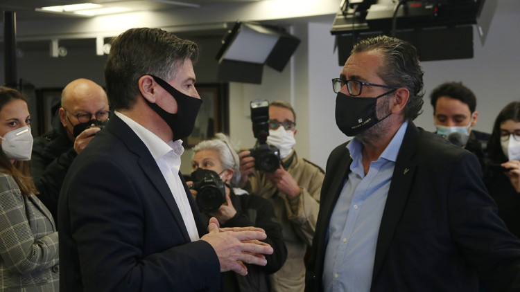 Pla obert dels dos candidats a la presidència de Pimec, Antoni Cañete (esquerra) i Pere Barrios (dreta), durant la celebració de les eleccions a la patronal. Agència Catalana de Notícies