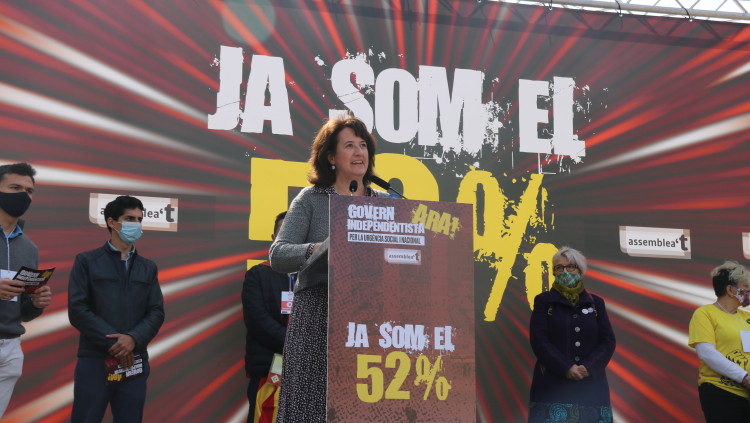 La presidenta de l'ANC, Elisenda Paluzie, durant la seva intervenció a la manifestació de plaça Catalunya, el 28 de febrer del 2021. Agència Catalana de Notícies