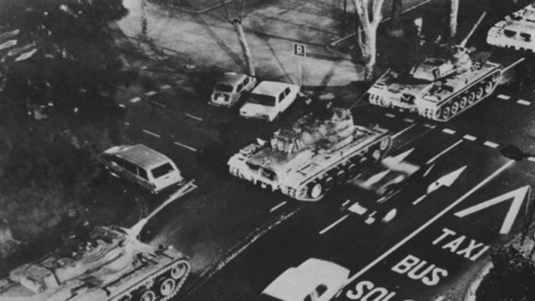 S'han complert quaranta anys del 23F de 1981, el dia en què, a València, els tancs eixiren als carrers de València. Intent de colp d'estat a Espanya i colònies dirigit -ai llas!- des de València. No era el primer "pronunciamiento" militar que triava la capital del sud dels Països Catalans com a base d'operacions. Precisament, el "pronunciamiento", tant de moda al segle XIX, fou una invenció del general absolutista Elío, que a València estant, donà el colp d'estat que restaurà l'absolutisme en 1814.
