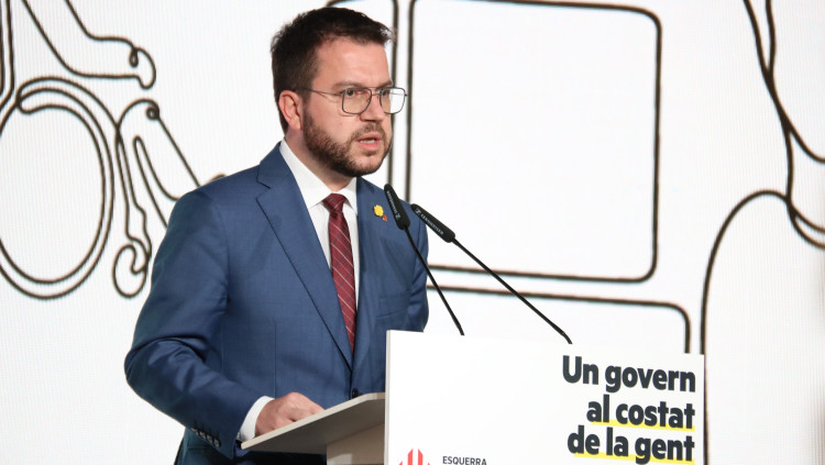 El candidat d'ERC a presidir la Generalitat, Pere Aragonès, durant la conferència a Barcelona del 4 de març de 2021. Agència Catalana de Notícies