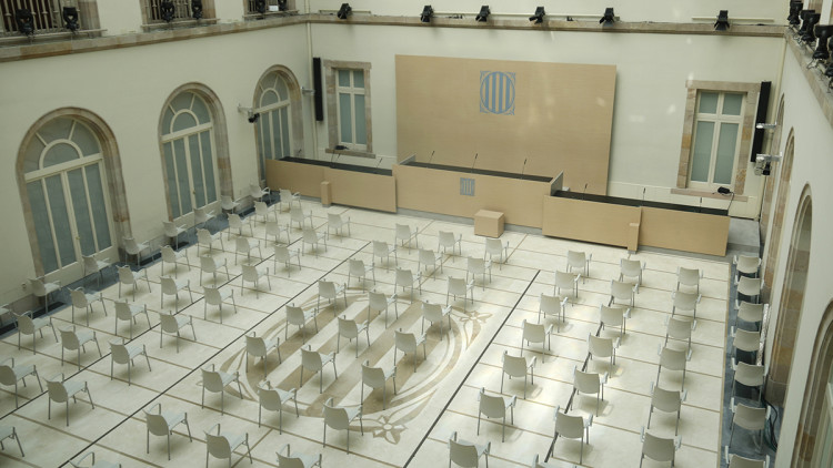 Pla general picat de l'auditori del Parlament el 9 de març de 2021, preparat per a la sessió constitutiva de la XIII legislatura. Agència Catalana de Notícies