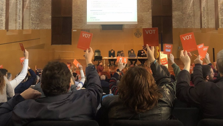 Votació presencial durant un Consell Nacional del Bloc