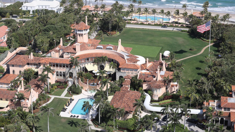 Donald Trump va adquirir la propietat exclusiva del club Mar-a-Lago en Palm Beach, Florida. Der Spiegel