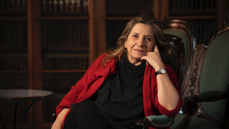 Isona Passola, a la sala Pompeu Fabra de l'Ateneu Barcelonès. JORDI PLAY