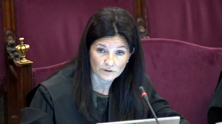 Pla curt extret de la senyal institucional de l'advocada de l'Estat en el judici del procés al Suprem, Rosa María Seoane, durant l'interrogatori a Jordi Turull, el 19-2-19. Agència Catalana de Notícies