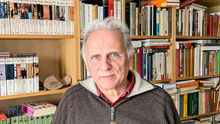 Miquel Desclot, al seu estudi. Esteve Plantada