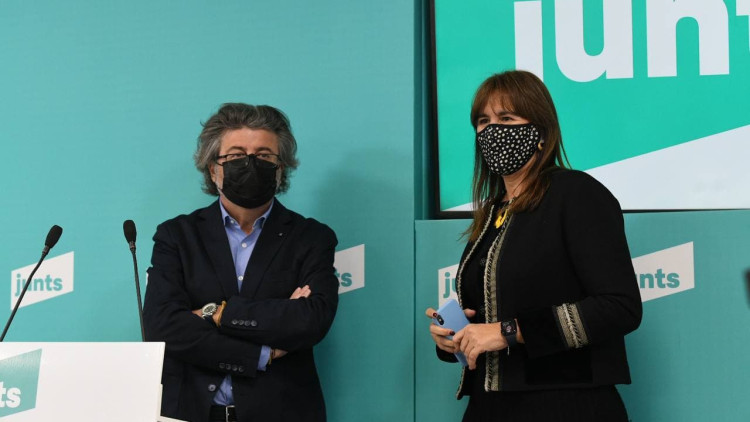 Antoni Castellà, líder de Demòcrates, i Laura Borràs, candidata de Junts, en una imatge de l'última campanya electoral. Agència Catalana de Notícies