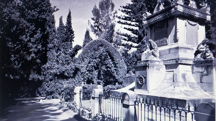 Detall del panteó de Quijano (1944).. Foto: col·lecció Fco. Sánchez. Fons: Arxiu  Municipal. Col·leccions fotogràfiques de l’Ajuntament d’Alacant.