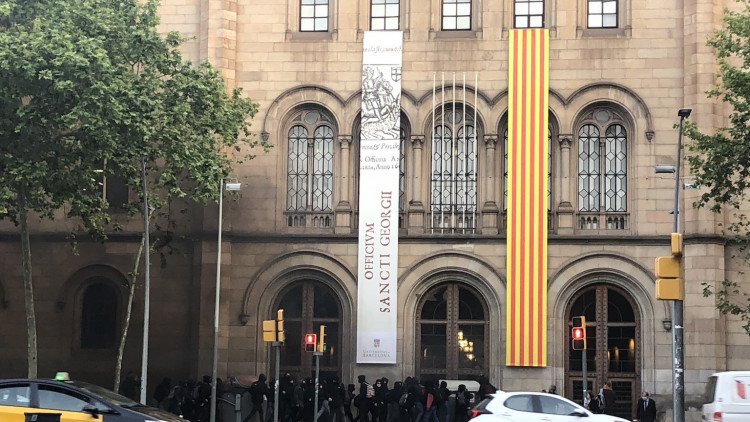 Universitaris ocupen la UB a primera hora del matí. Twitter Sindicat d\'Estudiants dels Països Catalans @SEPC_nacional