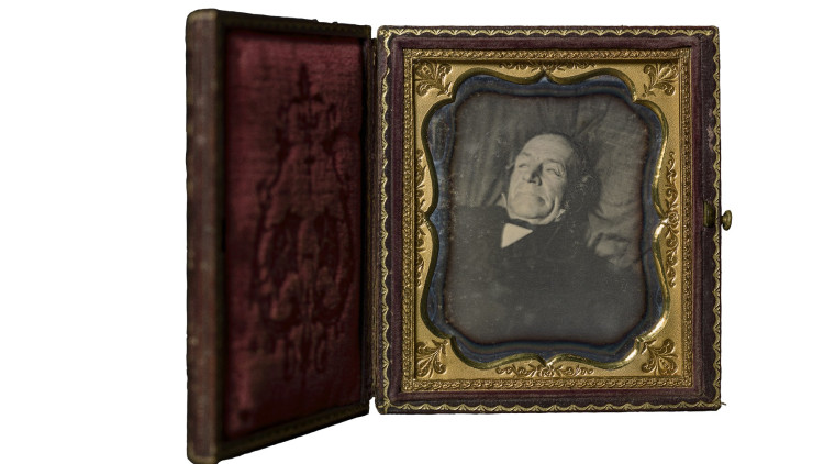 Autoria desconeguda. Retrat «post mortem», c. 1853, daguerreotip, 1/6 de placa, CDRI, Col·lecció Ángel Fuentes de Cía.