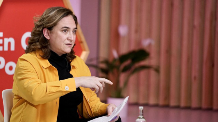 Pla mitjà de l'alcaldessa de Barcelona, Ada Colau, en un acte sobre municipalisme. 4 de febrer del 2021. Agència Catalana de Notícies