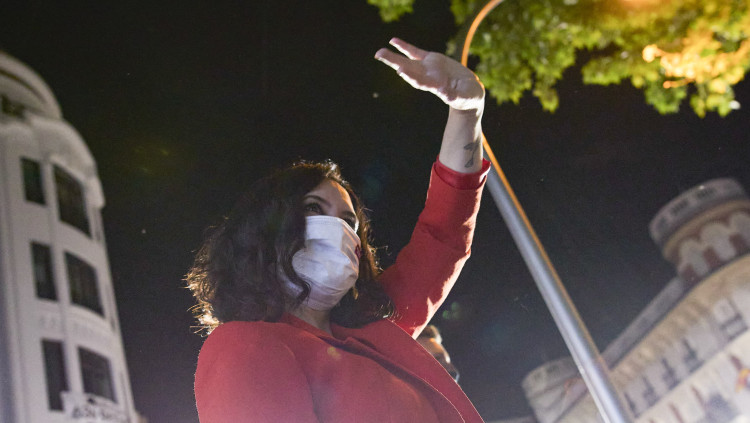 Isabel Díaz Ayuso celebra la victòria en els comicis madrilenys
