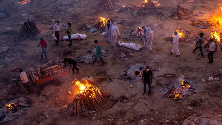 Cadàvers incinerats a Nova Delhi. Der Spiegel