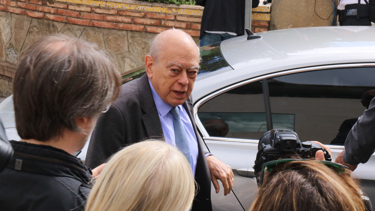 Pla mig de Jordi Pujol en arribar al Tanatori de les Corts el 7 d'octubre del 2018. Agència Catalana de Notícies