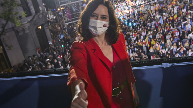 La candidata dels populars a la Comunitat de Madrid, la paleoliberal Isabel Díaz Ayuso, celebra el triomf a les eleccions madrilenyes| Europa Press