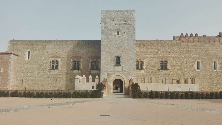 Vista de la fortalesa palau dels Rei de Mallorca a Perpinyà, obra de Ramon Pau i sobretot Ponç Descoll. S’inicià a construir el 1276