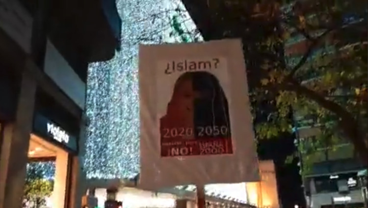 Una panarta de l'acte islamòfob