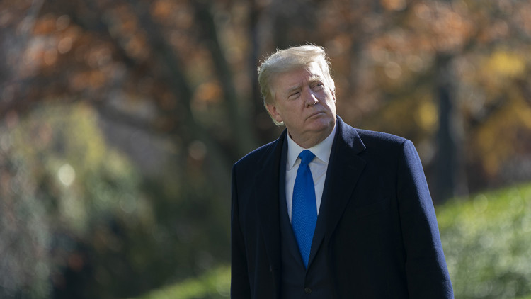Donald Trump porta un mesos de molta contenció verbal, quasi no parla en públic, per ventura la raó són els problemes que se li acumulen.. Europa Press