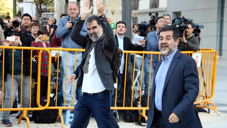 Jordi Cuixart i Jordi Sànchez, en el moment de la seva arribada a l'Audiència Nacional per declarar per sedició el 16 d'octubre del 2017, quan van ser empresonats preventivament. Agència Catalana de Notícies