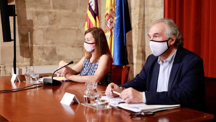 La presidenta del Govern, Francina Armengol, i el conseller d'Educació i Formació Professional, Martí March. Europa Press