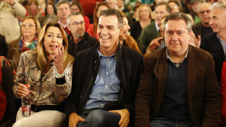 Susana Díaz, Pedro Sánchez i Juan Espadas en un acte del PSOE| Europa Press