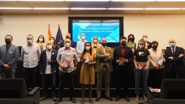Membres de Decidim, amb representants de distintes forces polítiques, al Congrés dels Diputats. Decidim