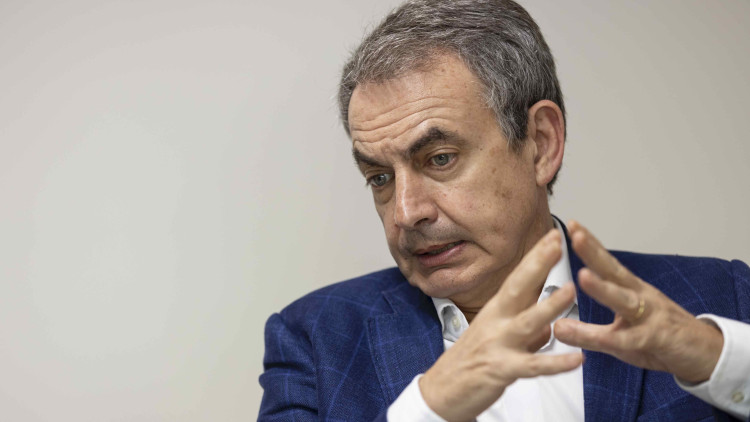 José Luis Rodríguez Zapatero, en el seu despatx, durant un moment de l’entrevista amb EL TEMPS. / Miguel Lorenzo