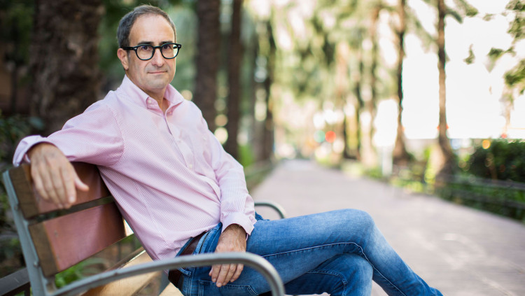 Jordi Sebastià, eurodiputat de Compromís de 2014 a 2016, fotografiat en un carrer de la ciutat de València.. Marc Castell
