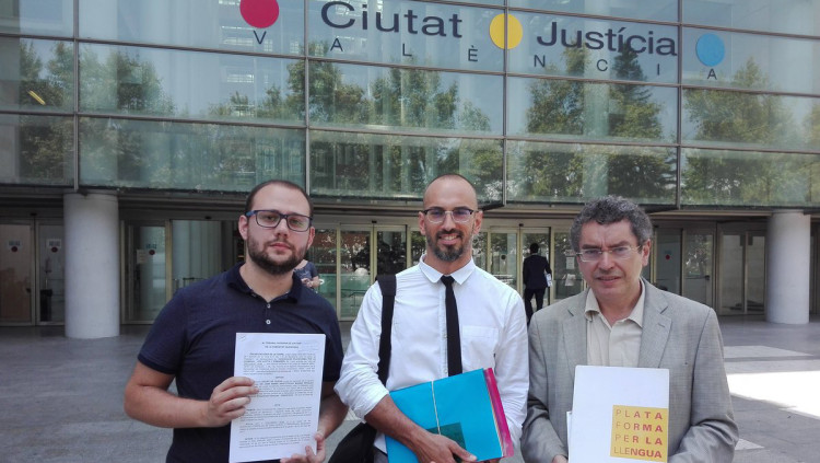  Plataforma per la Llengua va denunciar el jutge José Magán per la seua petició de traduir un text del “català al valencià”.