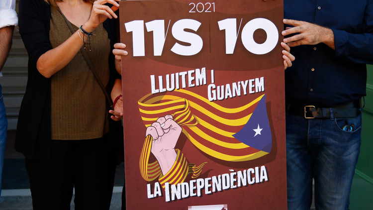 Pla tancat del cartell de l'ANC per les mobilitzacions de la Diada i l'1-O anunciades aquest 8 de juliol de 2021. Agència Catalana de Notícies