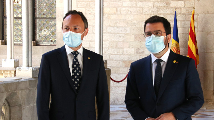 El president de la Generalitat, Pere Aragonès, amb el cap de govern d'Andorra, Xavier Espot, a Palau el 13 de juliol de 2021. Agència Catalana de Notícies