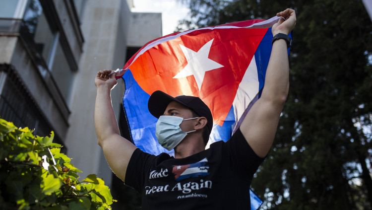Un manifestant protesta contra el Govern cubà. Europa Press
