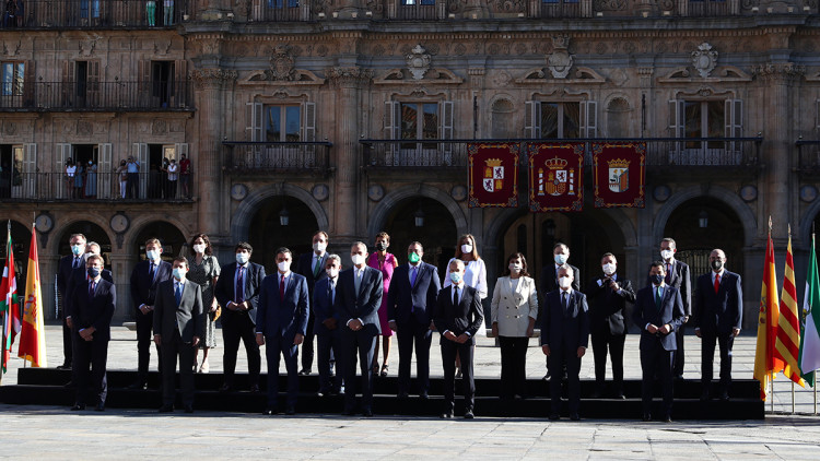 Pla general del rei Felip VI i del president del govern espanyol, Pedro Sánchez, amb els presidents autonòmics a Salamanca sense la presència del cap de l'executiu català, el 30 de juliol de 2021. Agència Catalana de Notícies