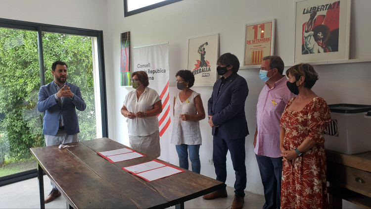 Acte de signatura protocol·lària, celebrat a Perpinyà, de l'obertura del Consell per la República a les Illes Balears. Consell per la República