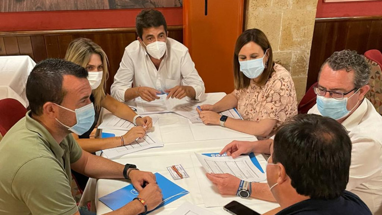 D'esquerra a dreta, Vicente Mompó, Marta Barrachina, Carlos Mazón, María José Català, Toni Pérez i Juanfran Pérez Llorca.